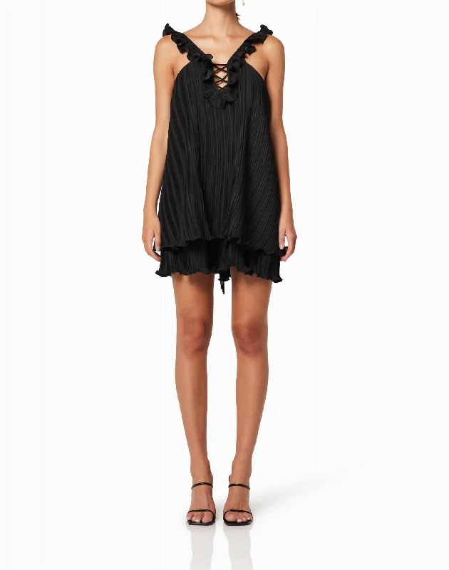Weekend Deal Drama Dress In Black