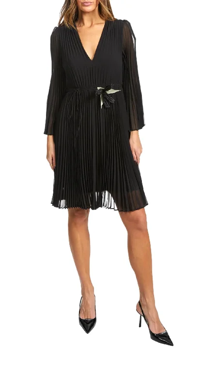 Daily Deals Sunray Pleated Dress In Black