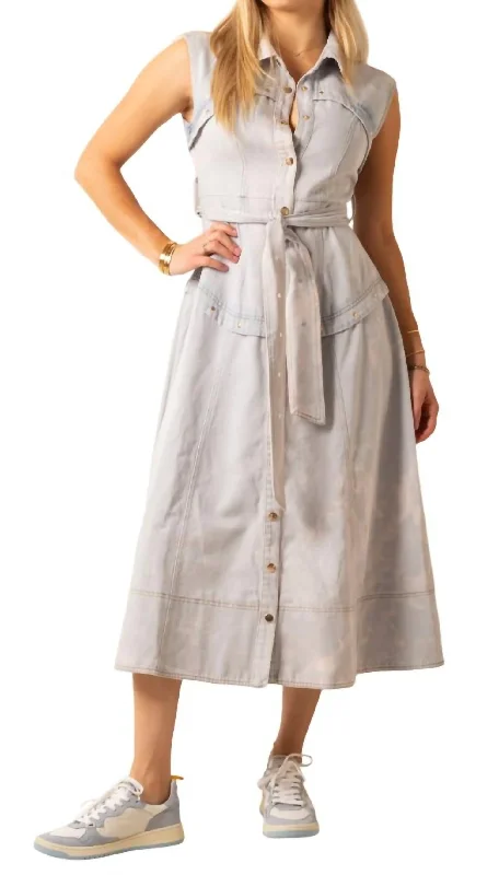 Midnight Sale Mirage Midi Dress In Light Wash
